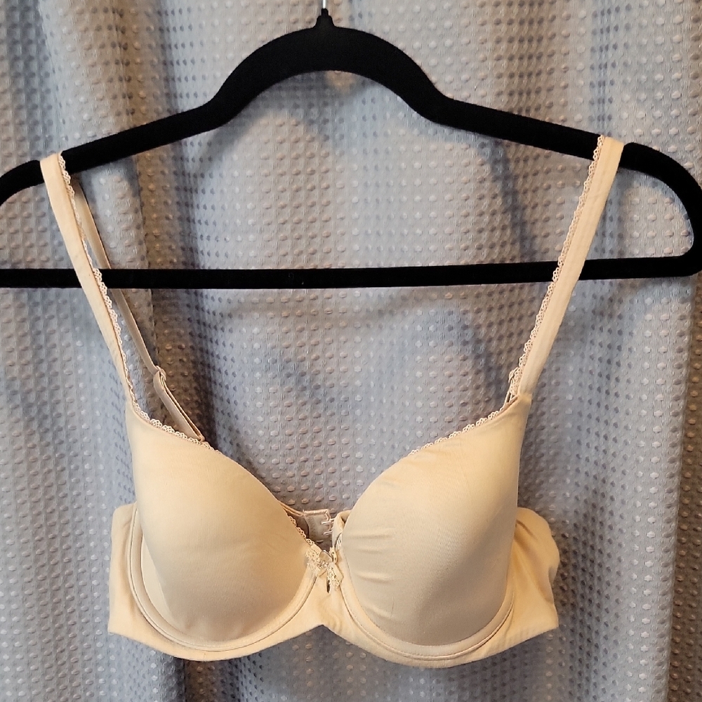 Victoria's Secret Body By Victoria Lined Demi 34C